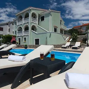 https://villa-diana-punat.primorje-gorskikotar.com